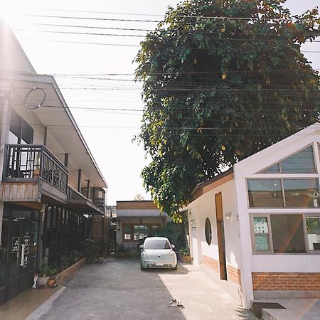 Sleepy House Chiang Rai Bed & Breakfast Ngoại thất bức ảnh